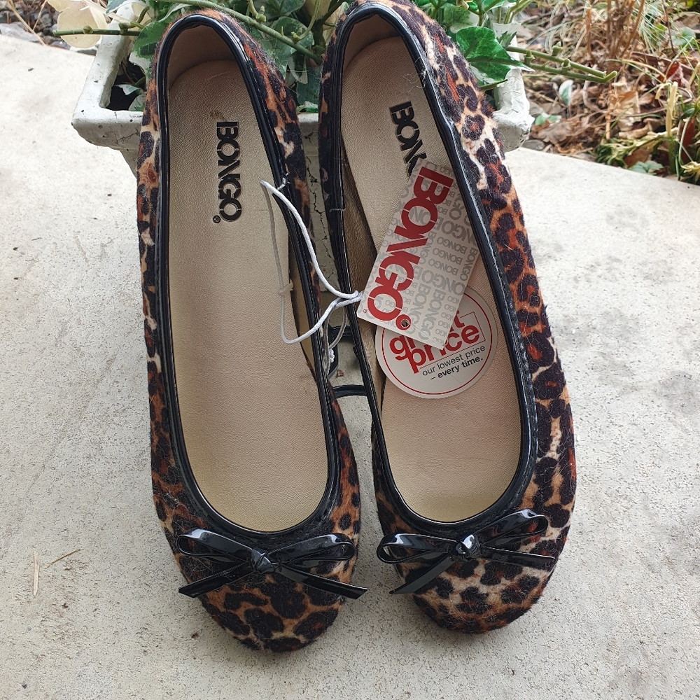 BONGO Animal Print Women's Flats with Black Bow.  Size 7